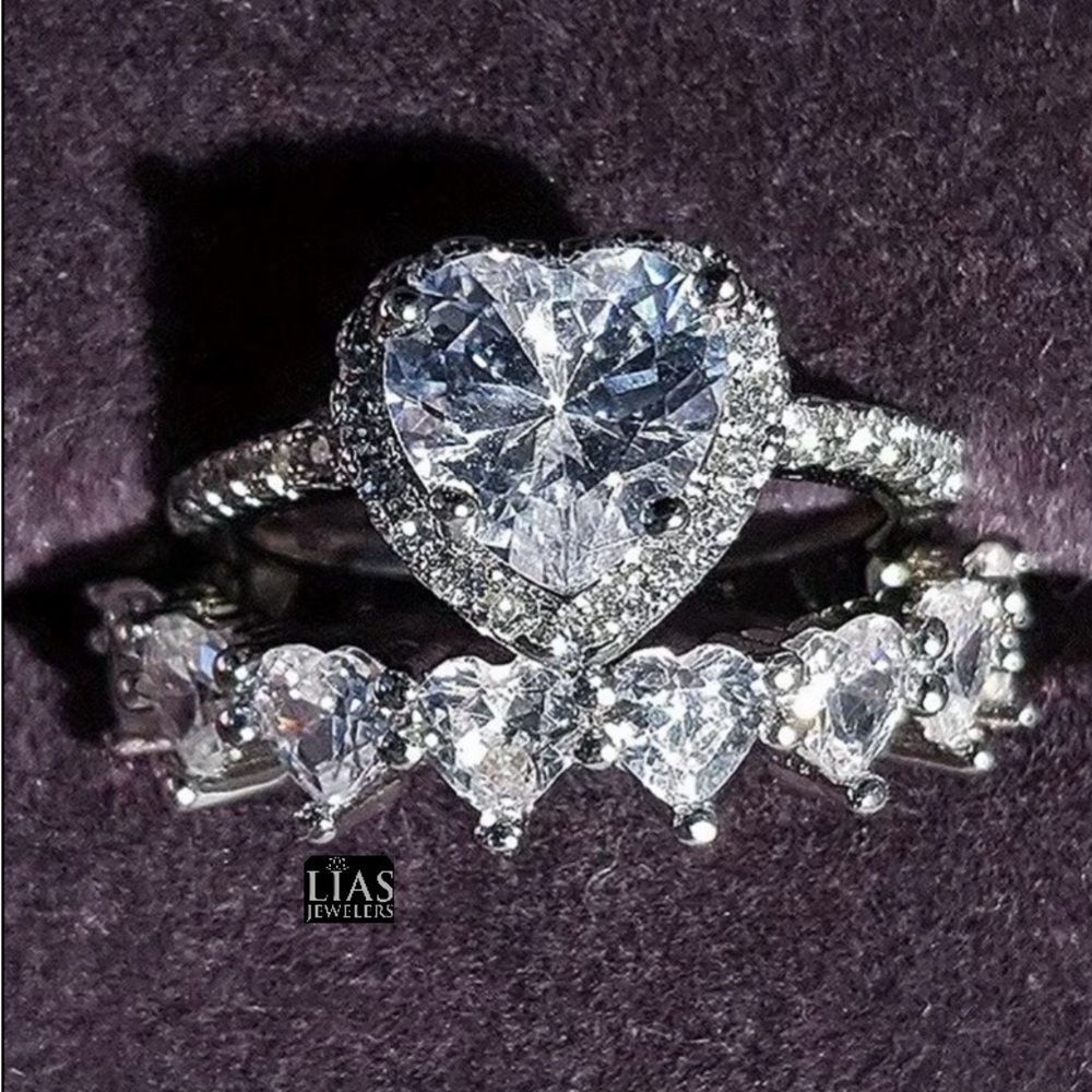 Brand New 18k White Gold Wedding Ring Set, Heart Shape Ring Set - Picture 2 of 3